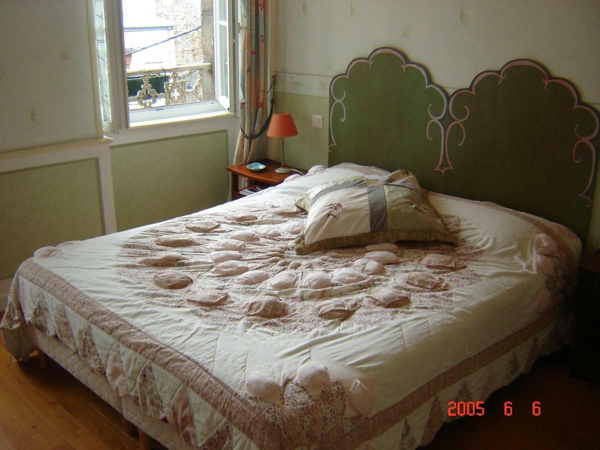Le Logis Du Roc Bed & Breakfast Granville Dış mekan fotoğraf
